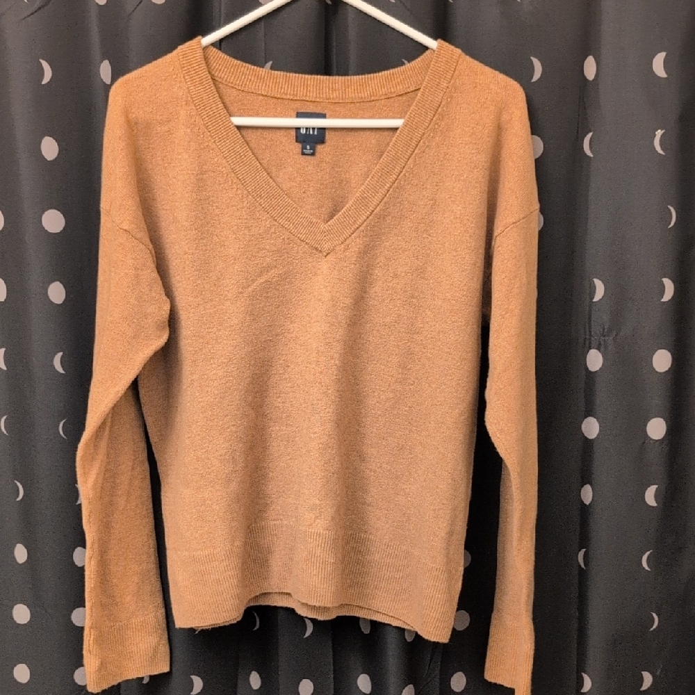 GAP V-Neck Sweater